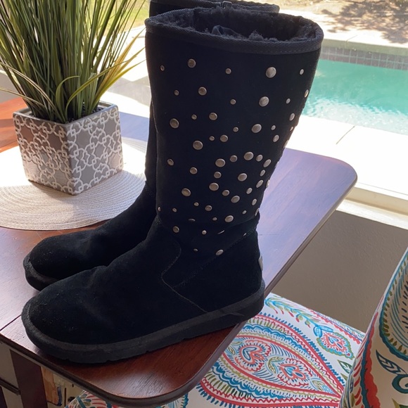 Great black suede uggs with gold and silver button design - Picture 2 of 7